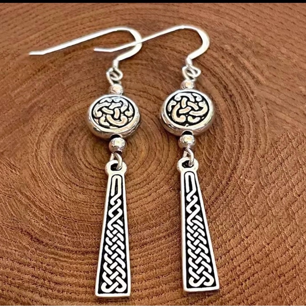 Celtic Dangle Earrings ✨ New